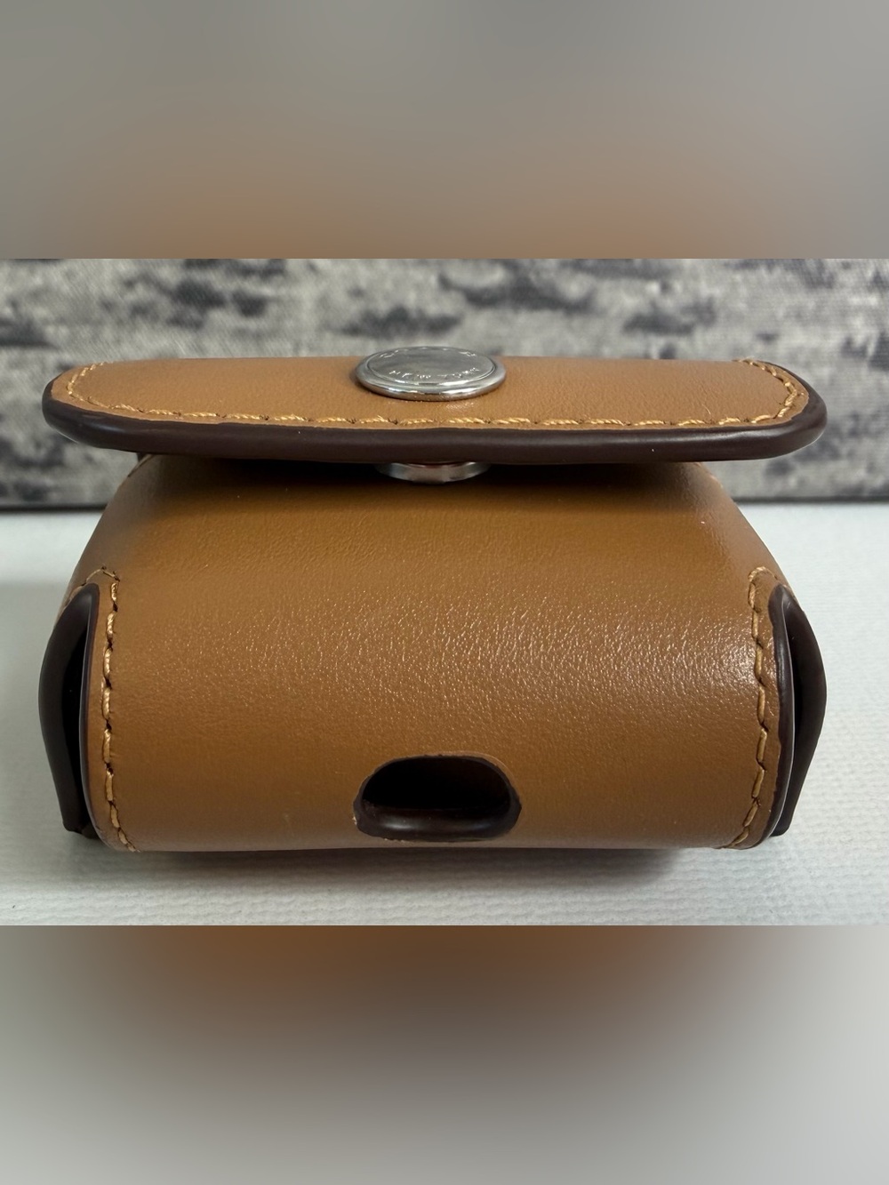 EUC Coach Large Wireless Earbud AirPod Pro Case Light Sand Brown Leather C3749 - Picture 6 of 11